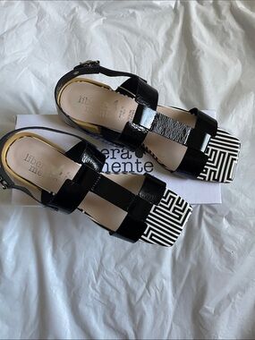 Libera Mente Black Leather Strappy Sandals Sz-40/EU,9-9.5 USA NWOB